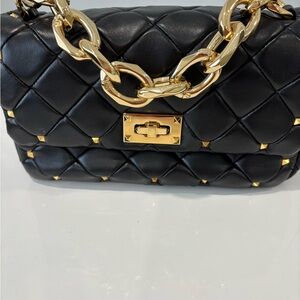 Luxurious Black Quilted Shoulder Bag with Gold Chain